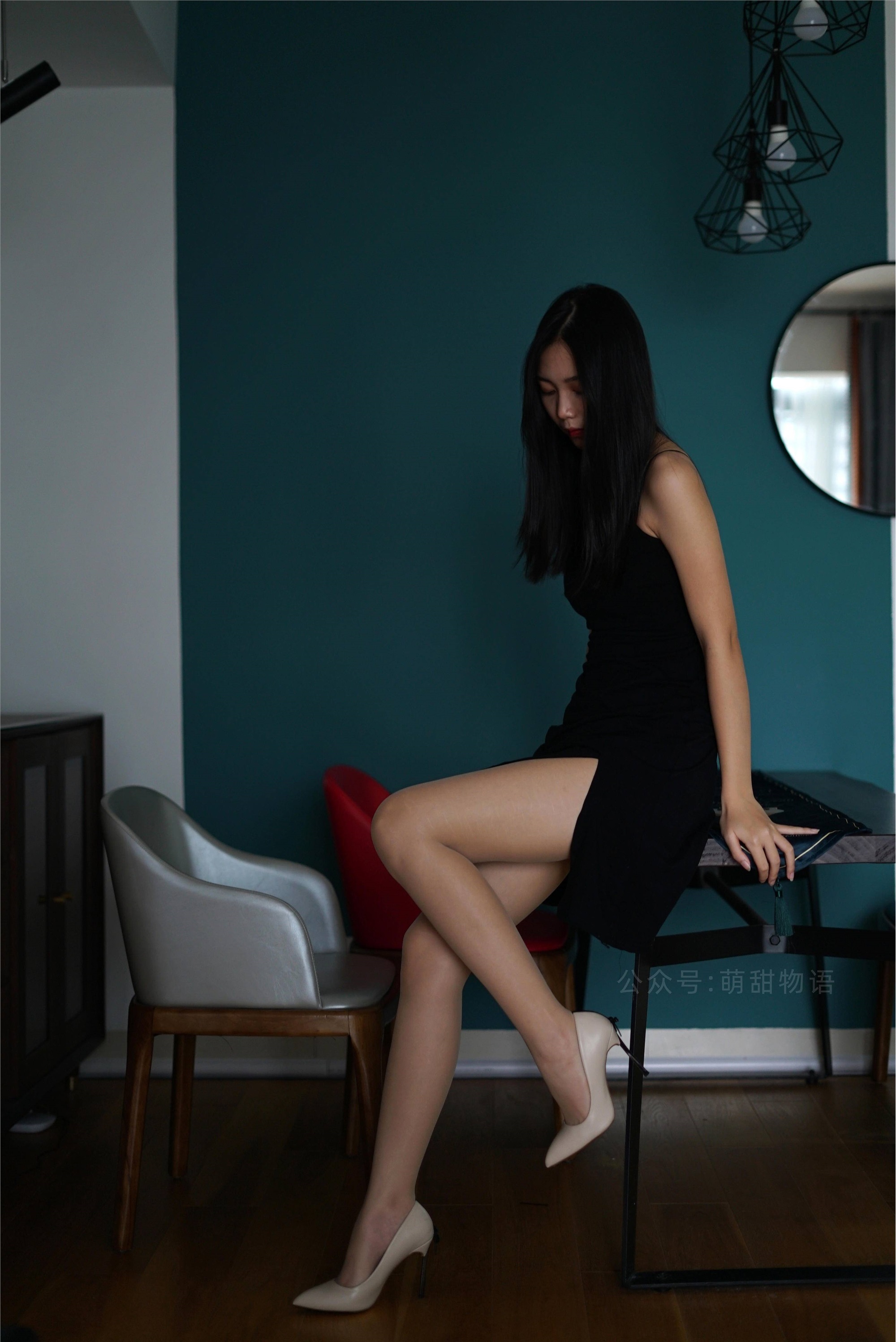 萌甜物语 XM127《黑色开衩裙-苏苏》